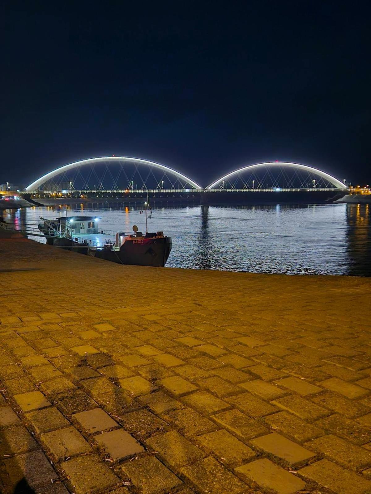 Center Danube Street Apartment نوفي ساد المظهر الخارجي الصورة