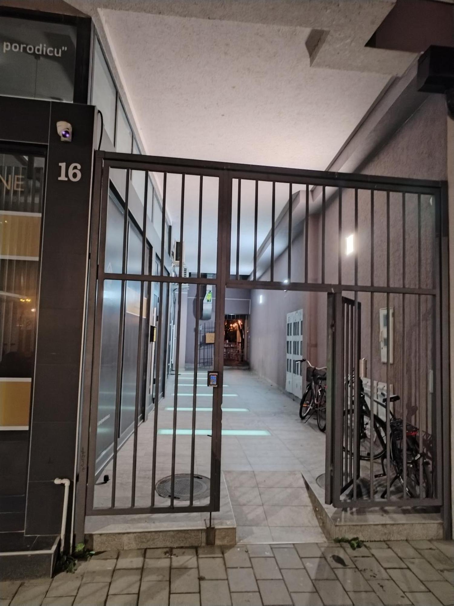 Center Danube Street Apartment نوفي ساد المظهر الخارجي الصورة